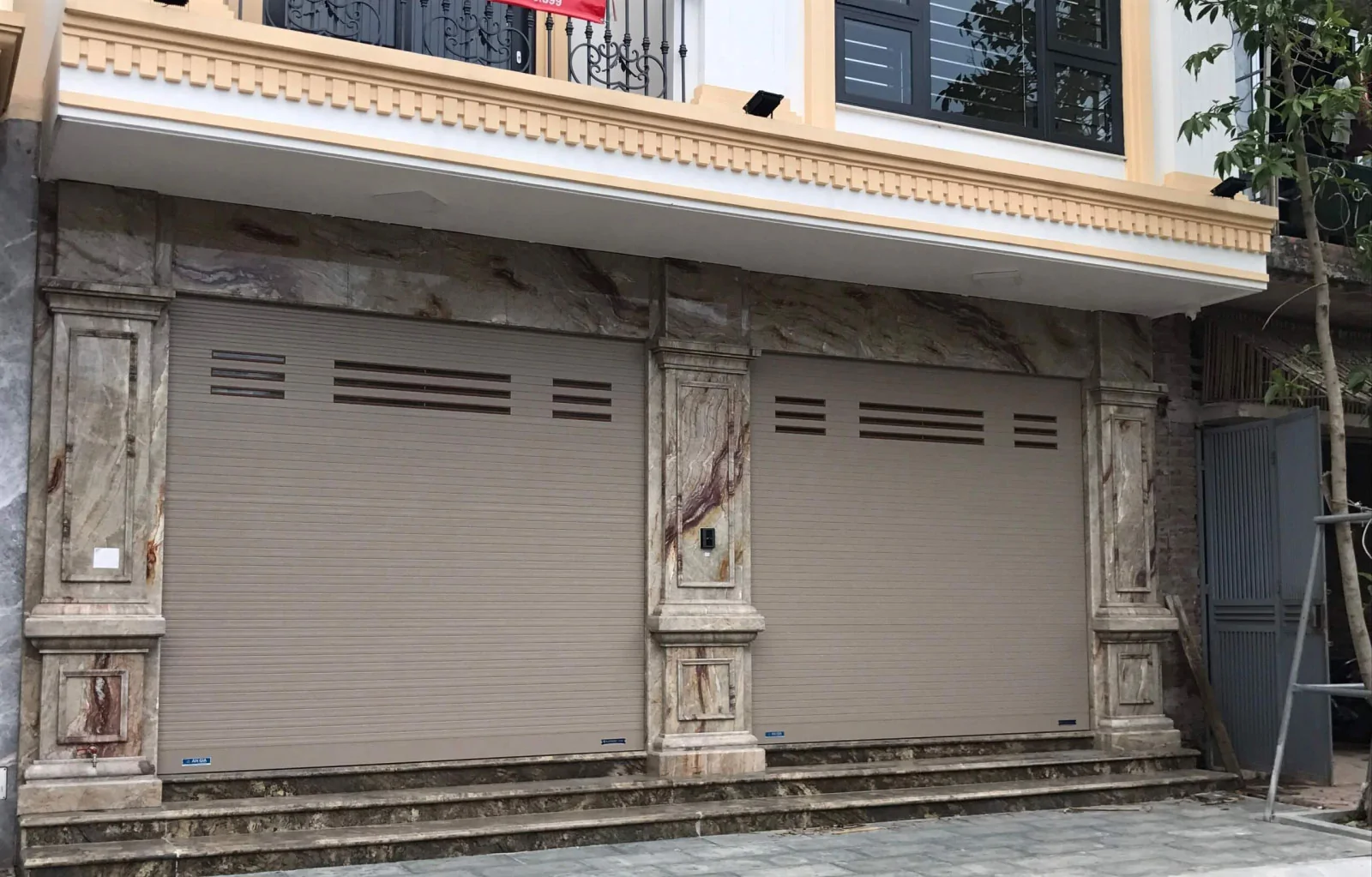 Hướng dẫn cách để giúp bộ cửa cuốn luôn được như mới